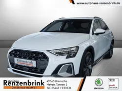 Weiß Gebraucht 2024 Audi A3 S-Line Limousine | 41.647 €