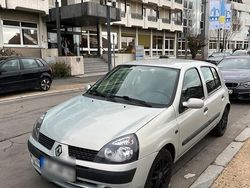 Silber Gebraucht 2003 Renault Clio II Kleinwagen | 799 €