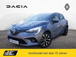 Grau Gebraucht 2023 Renault Clio V Techno Limousine | 18.250 € (Etwas zu teuer)