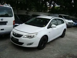 Weiß Gebraucht 2012 Opel Astra Active Limousine | 1.450 € (Guter Preis)