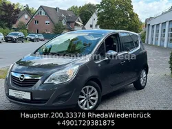 Grau Gebraucht 2012 Opel Meriva Edition Van / Kleinbus | 4.999 € (Fairer Preis)