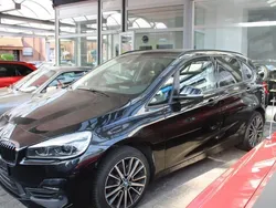 Black sapphire metallic Gebraucht 2021 BMW 218 Active Tourer Sport Line Van / Kleinbus | 19.900 € (Guter Preis)