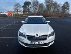 Weiß Gebraucht 2017 Skoda Superb Ambition Kombi | 9.800 € (Guter Preis)