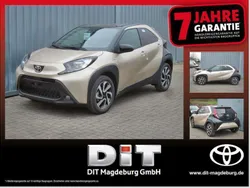 Ginger beige / night sky black Neu 2025 Toyota Aygo Kleinwagen | 15.590 €