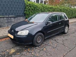 Schwarz Gebraucht 2005 VW Golf V Limousine | 500 € (Superpreis)