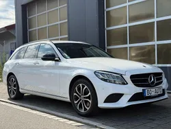 Weiß Gebraucht 2021 Mercedes C200 Avantgarde Limousine | 21.900 € (Superpreis)