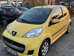 Gelb Gebraucht 2008 Peugeot 107 Filou Kleinwagen | 950 € (Superpreis)