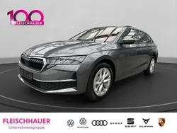 Blau Gebraucht 2024 Skoda Octavia Selection Kombi | 34.690 € (Guter Preis)