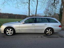 Silber Gebraucht 2003 Mercedes E220 Elegance Kombi | 2.700 €