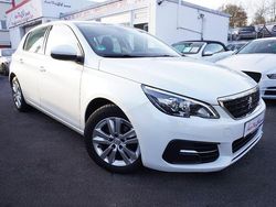 Weiß Gebraucht 2018 Peugeot 308 Limousine | 13.990 € (Fairer Preis)