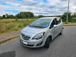 Grau Gebraucht 2011 Opel Meriva Van / Kleinbus | 5.250 € (Fairer Preis)