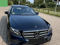 Blau Gebraucht 2019 Mercedes E300 AMG line Kombi | 23.900 € (Superpreis)