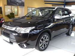 Schwarz Gebraucht 2015 Mitsubishi Outlander Instyle SUV | 12.880 € (Etwas zu teuer)