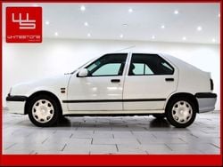 Weiß Gebraucht 1995 Renault 19 Limousine | 1.777 €