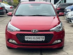 Rot Gebraucht 2017 Hyundai i20 Basis Limousine | 7.290 € (Fairer Preis)