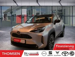 Shimmering silver / dach schwarz Gebraucht 2024 Toyota Yaris Cross Plus SUV | 33.950 € (Teuer)