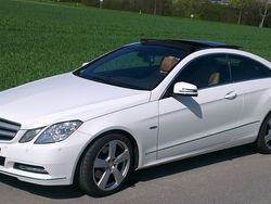 Weiß Gebraucht 2012 Mercedes E220 Avantgarde Coupé | 28.359 €