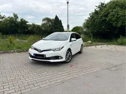 Weiß Gebraucht 2017 Toyota Auris Touring Sports Executive Kombi | 15.200 € (Fairer Preis)