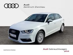 Weiß Gebraucht 2016 Audi A3 Sportback Ambiente Limousine | 16.830 € (Etwas zu teuer)