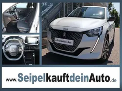 Weiß Gebraucht 2022 Peugeot e-208 Active Kleinwagen | 16.695 € (Fairer Preis)