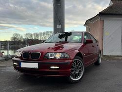 Rot Gebraucht 1998 BMW 318 Limousine | 2.500 € (Etwas zu teuer)