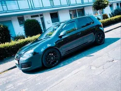 Schwarz Gebraucht 2004 VW Golf V Limousine | 2.300 € (Fairer Preis)