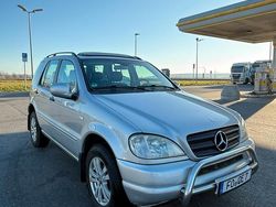Silber Gebraucht 2000 Mercedes ML320 SUV | 4.800 €