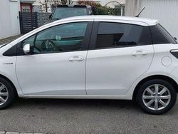 Weiß Gebraucht 2014 Toyota Yaris Hybrid Limousine | 8.600 € (Guter Preis)