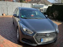 Grau Gebraucht 2017 Hyundai i40 Premium Kombi | 12.200 € (Fairer Preis)