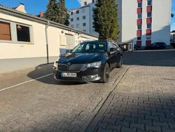 Schwarz Gebraucht 2016 Skoda Superb Kombi | 9.999 €