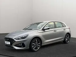 Silber Gebraucht 2023 Hyundai i30 Trend Limousine | 17.790 € (Fairer Preis)