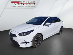 Carraraweiß Neu 2025 Kia Ceed Silver Limousine | 22.977 € (Fairer Preis)