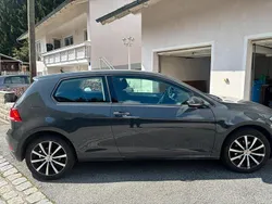 Grau Gebraucht 2018 VW Golf VII Comfortline Limousine | 11.800 € (Fairer Preis)