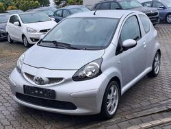 Silber Gebraucht 2005 Toyota Aygo City Kleinwagen | 1.999 € (Fairer Preis)
