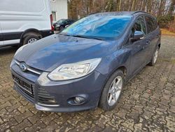 Grau Gebraucht 2011 Ford Focus Trend Kombi | 3.900 € (Fairer Preis)