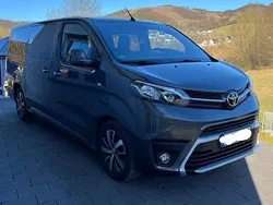Grau Gebraucht 2021 Toyota Proace Verso Kombi | 33.999 € (Etwas zu teuer)