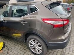 Braun Gebraucht 2015 Nissan Qashqai SUV | 10.900 € (Fairer Preis)