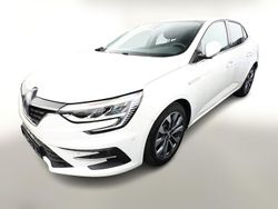 Perlmuttweiß metallic Gebraucht 2023 Renault Mégane IV Techno | 27.031 € (Etwas zu teuer)