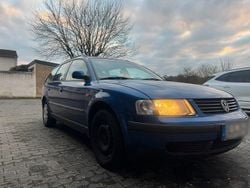 Blau Gebraucht 1997 VW Passat Kombi | 950 € (Fairer Preis)