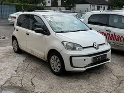 Weiß Gebraucht 2018 VW up! Kleinwagen | 2.500 €