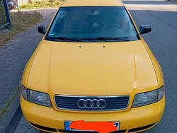 Gelb Gebraucht 1996 Audi A4 Limousine | 2.200 € (Etwas zu teuer)