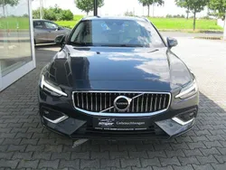 Blau Gebraucht 2022 Volvo V60 Inscription Kombi | 28.490 € (Fairer Preis)