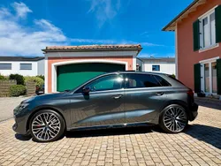 Grau Gebraucht 2024 Audi S3 Sportback Ambiente Kombi | 47.600 €