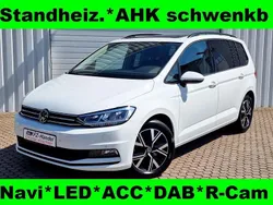 Weiß Gebraucht 2024 VW Touran R Van / Kleinbus | 32.900 € (Teuer)
