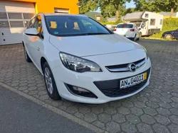 Weiß Gebraucht 2014 Opel Astra Kombi | 6.350 € (Fairer Preis)