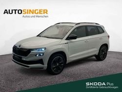 Moonweiss metallic Gebraucht 2024 Skoda Karoq SportLine SUV | 36.140 € (Fairer Preis)
