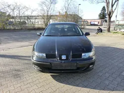 Schwarz Gebraucht 2001 Seat Leon Limousine | 399 € (Superpreis)