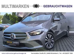 Grau Gebraucht 2021 Mercedes B180 Style Van / Kleinbus | 21.490 € (Fairer Preis)