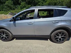 Silber Gebraucht 2018 Toyota RAV4 Hybrid Style SUV | 25.900 € (Guter Preis)