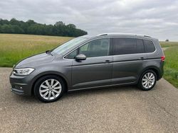 Grau Gebraucht 2017 VW Touran Highline Van / Kleinbus | 22.400 € (Fairer Preis)